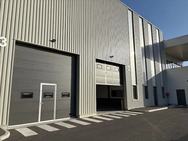 Plus de détails pour Local d'activités à louer