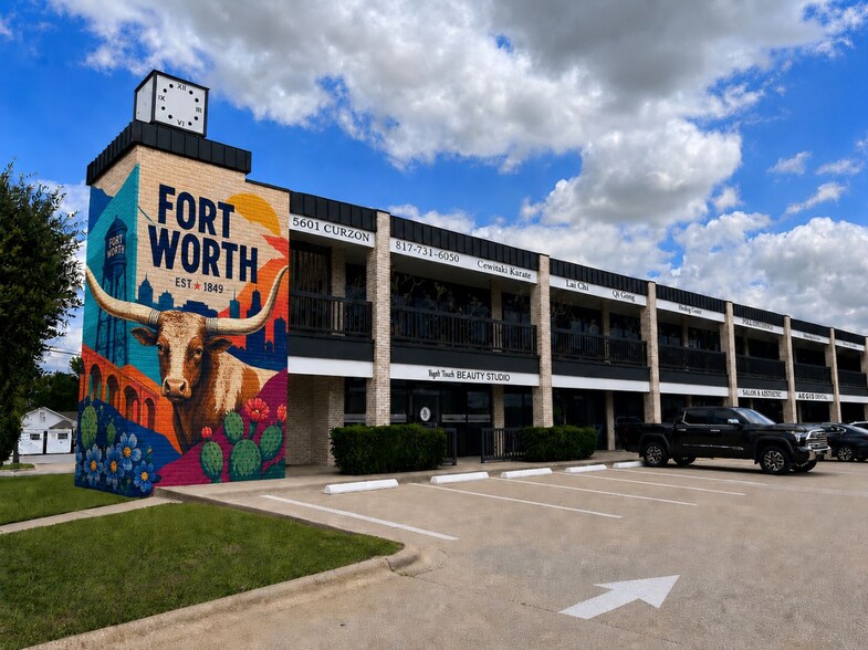 5801 Curzon Ave, Fort Worth, TX à louer - Photo de l’immeuble – Image 2 sur 10
