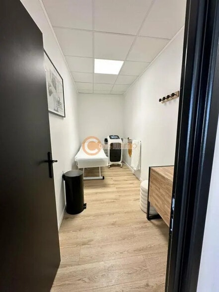 Bureau dans Fargues-Saint-Hilaire à vendre - Photo de l’immeuble – Image 2 sur 16