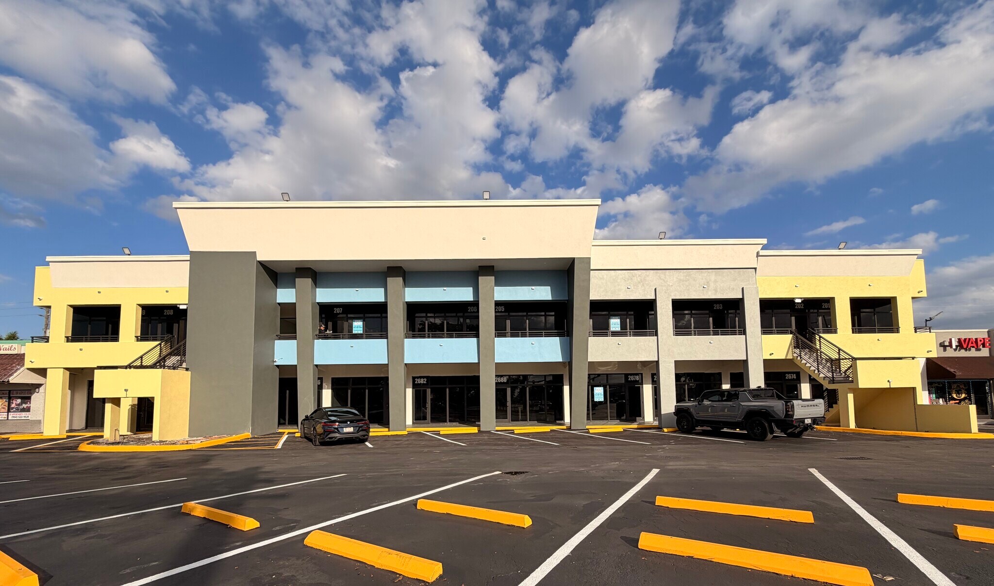 2670 N University Dr, Sunrise, FL à louer Photo de l’immeuble– Image 1 sur 3