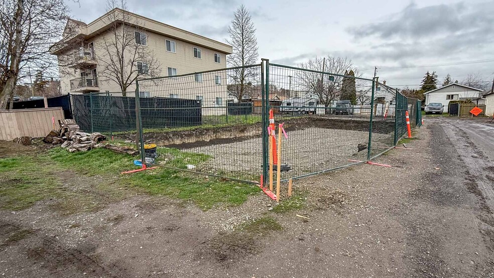 3033 39A St, Vernon, BC à vendre - Photo de l’immeuble – Image 1 sur 4