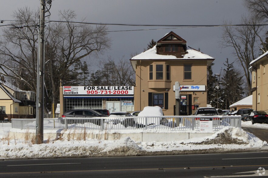 4142 Sheppard Ave E, Toronto, ON à louer - Photo de l’immeuble – Image 3 sur 5