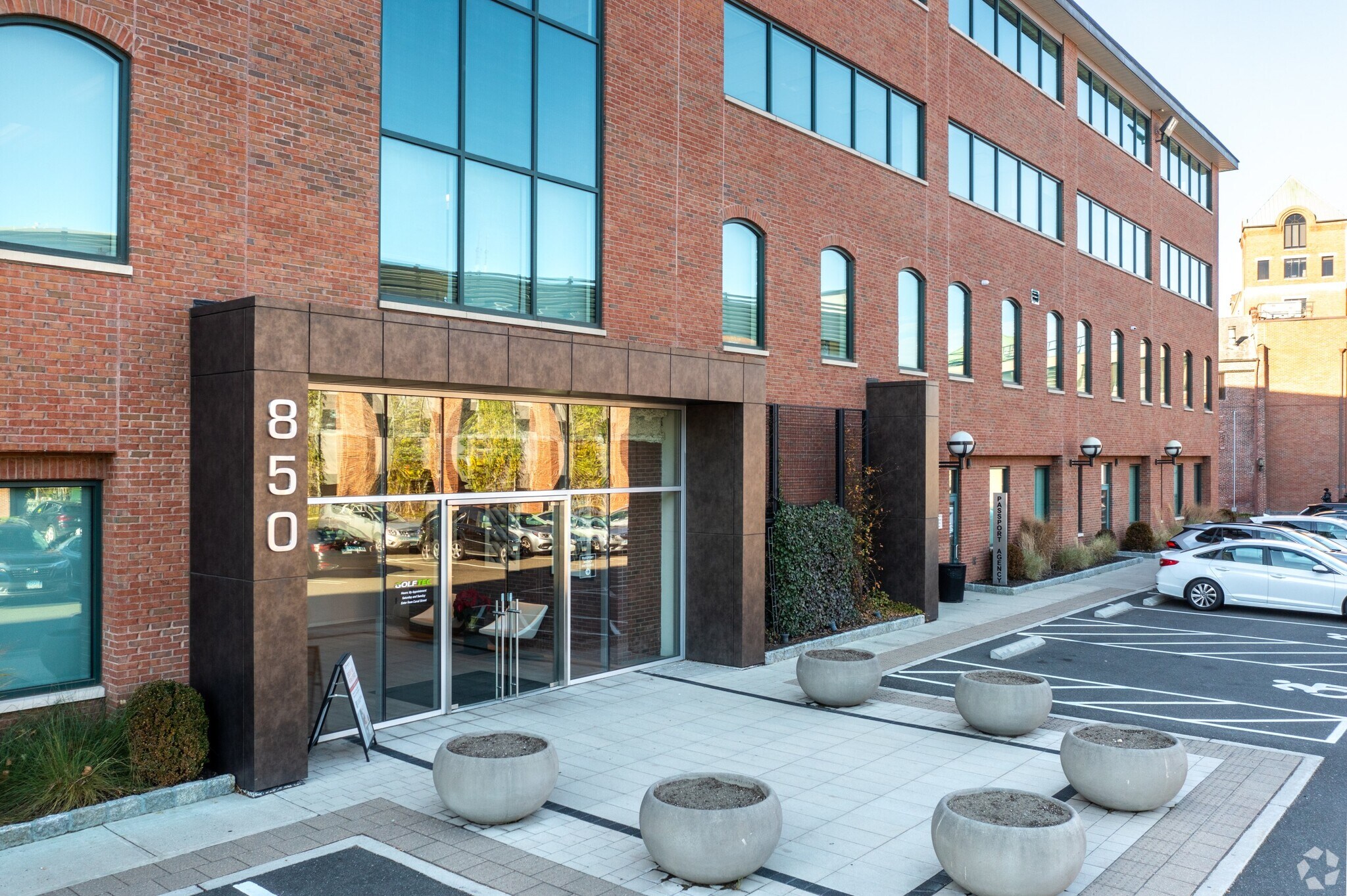 850 Canal St, Stamford, CT à louer Photo de l’immeuble– Image 1 sur 3