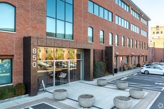 850 Canal St, Stamford, CT à louer Photo de l’immeuble– Image 1 sur 3