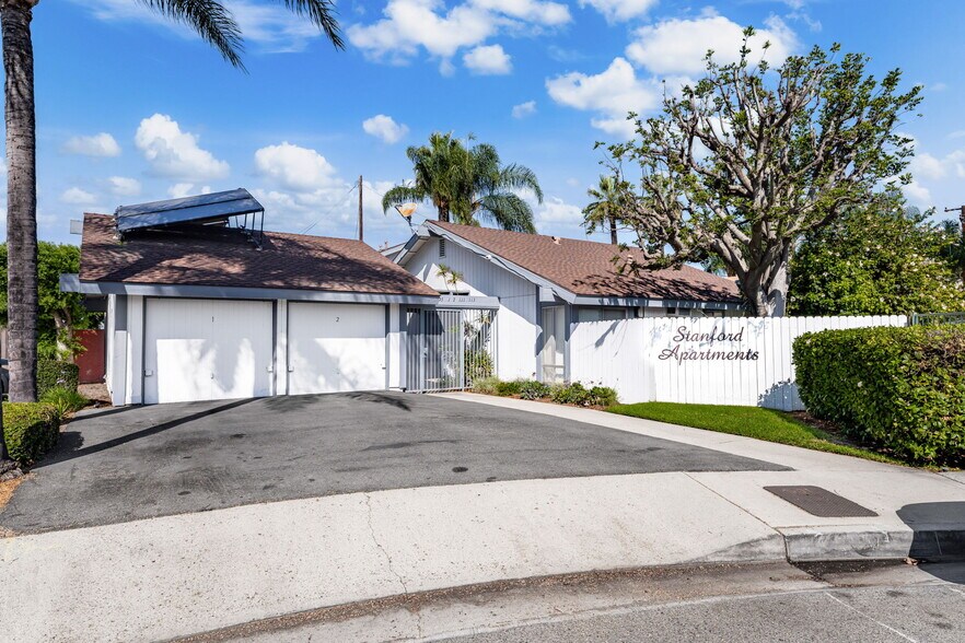 111 Stanford Ave, Fullerton, CA à vendre - Photo principale – Image 1 sur 9