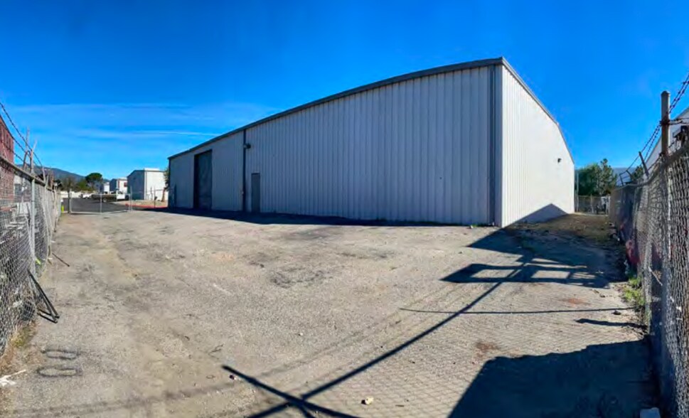 8266 Sultana Ave, Fontana, CA à louer - Photo de l’immeuble – Image 2 sur 6