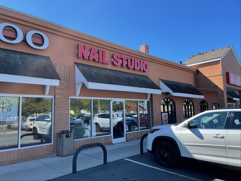 525 Inman Ave, Colonia, NJ à louer - Photo de l’immeuble – Image 2 sur 3
