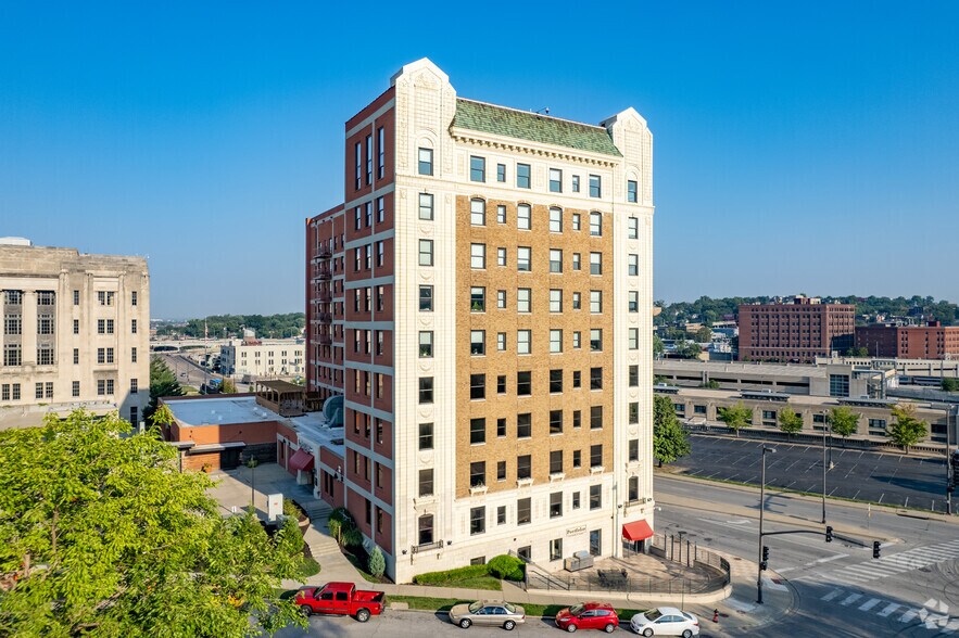 215 W Pershing Rd, Kansas City, MO à louer - Photo de l’immeuble – Image 1 sur 8