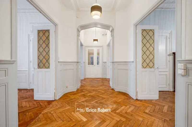 Bureau dans Lyon à vendre - Photo de l’immeuble – Image 1 sur 10