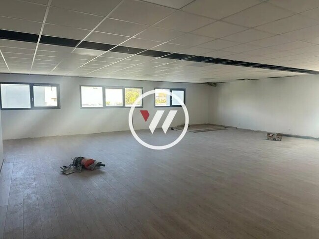 Plus de détails pour Bureau, Local d'activités à louer