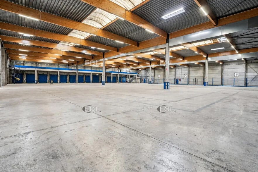 Industriel/Logistique dans Saint-Thibault-des-Vignes à louer - Photo de l’immeuble – Image 1 sur 12