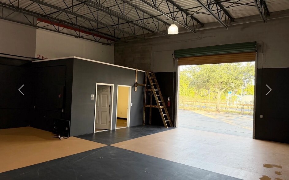 3553 Azalea Ln, Micco, FL à louer - Photo de l’immeuble – Image 3 sur 7