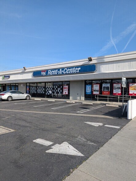 111 W Pacific Coast Hwy, Wilmington, CA à louer - Photo de l’immeuble – Image 3 sur 6