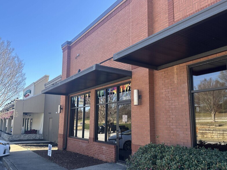 1022 Woodruff Rd, Greenville, SC à louer - Photo de l’immeuble – Image 3 sur 12
