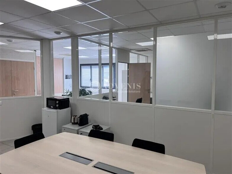 Bureau dans Limas à louer - Photo de l’immeuble – Image 2 sur 9