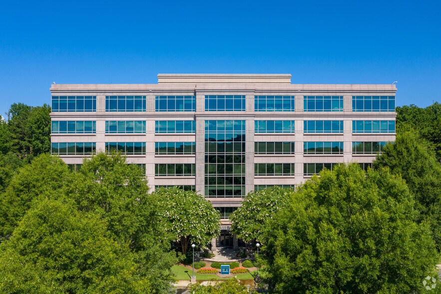 555 North Point Ctr E, Alpharetta, GA à louer - Photo de l’immeuble – Image 3 sur 3