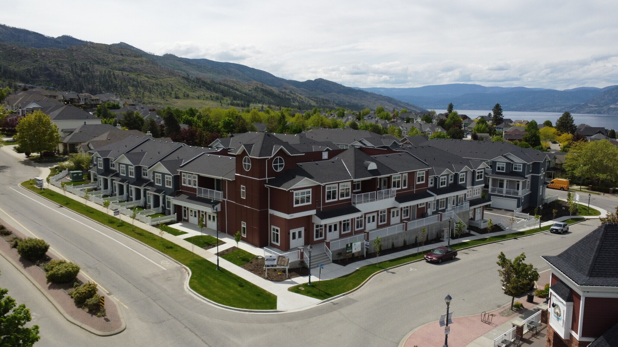 5300 Main St, Kelowna, BC à vendre Photo de l’immeuble– Image 1 sur 4
