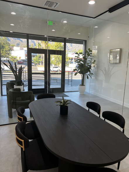 3130-3136 1/2 Foothill Blvd, La Crescenta, CA à louer - Hall d’entrée – Image 3 sur 10