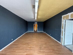 11723 Saticoy St, North Hollywood, CA à louer Photo intérieure– Image 2 sur 4