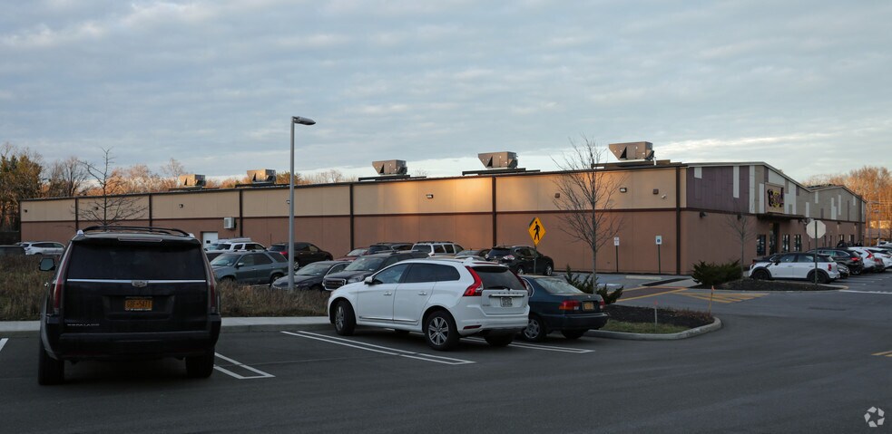 2 Neptune Rd, Poughkeepsie, NY à louer - Photo de l’immeuble – Image 3 sur 3