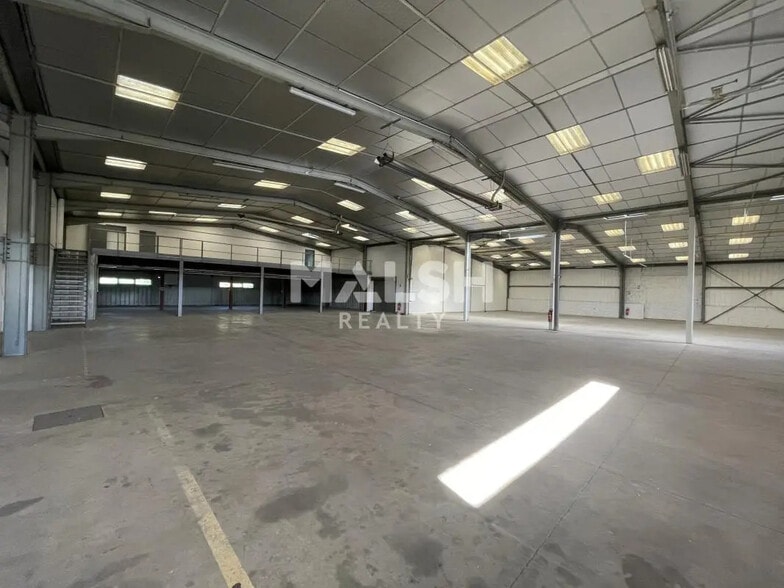 Bureau dans CIVRIEUX-D'AZERGUES à louer - Photo intérieure – Image 2 sur 13