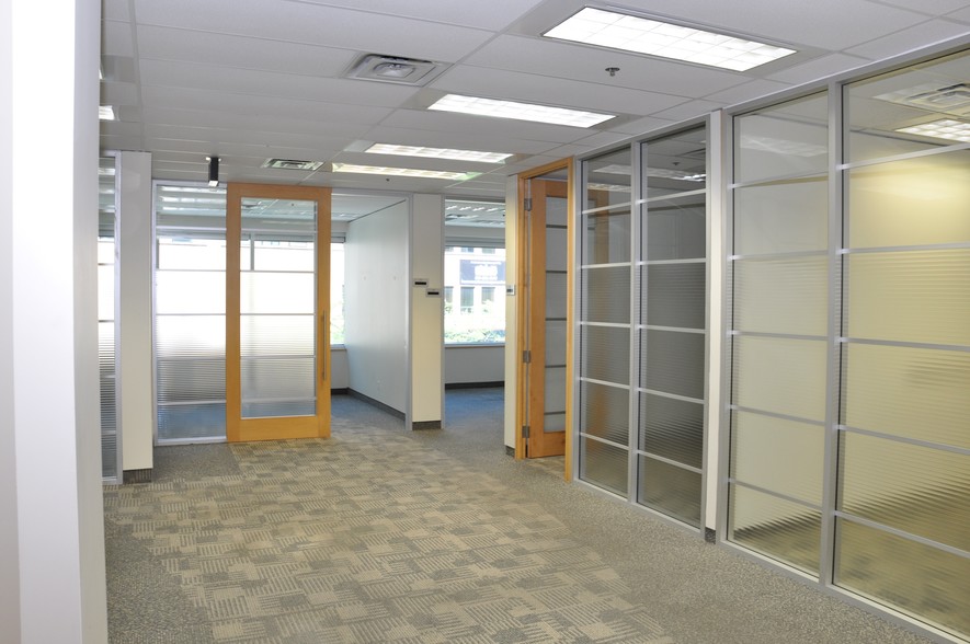 245 Ouellette Ave, Windsor, ON à louer - Photo intérieure – Image 3 sur 14