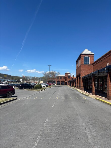 1001 Market St, Dalton, GA à louer - Photo de l’immeuble – Image 2 sur 20