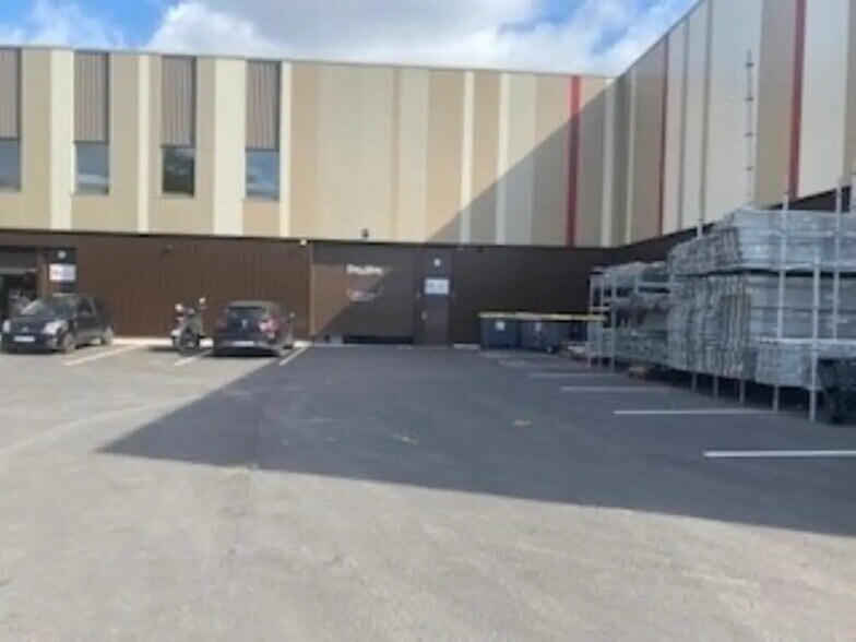 Local d’activités dans Gennevilliers à louer - Photo de l’immeuble – Image 2 sur 6