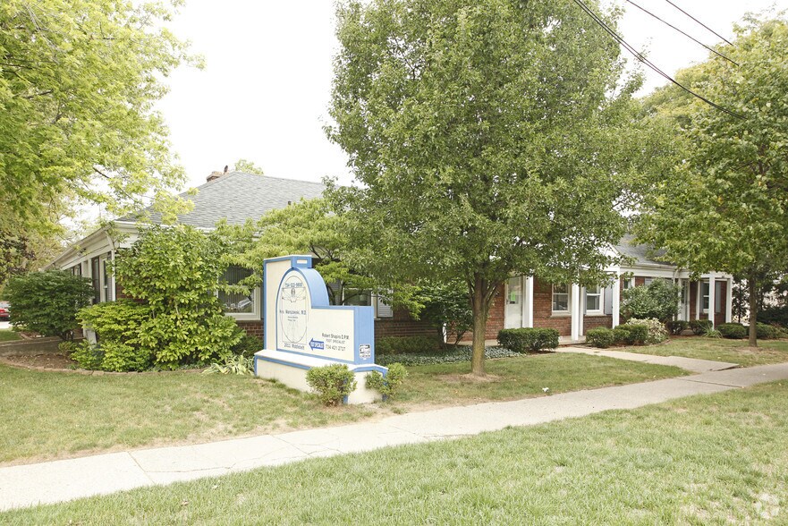 2011-2017 Middlebelt Rd, Garden City, MI à louer - Photo principale – Image 1 sur 7