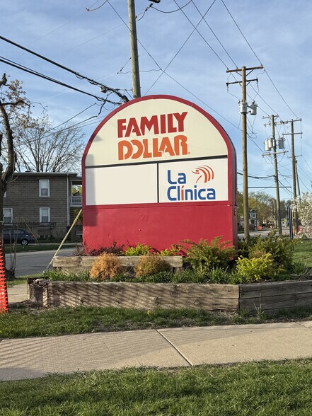 609-611 Dundee Ave, Elgin, IL à louer - Photo de l’enseigne sur pylône – Image 3 sur 3