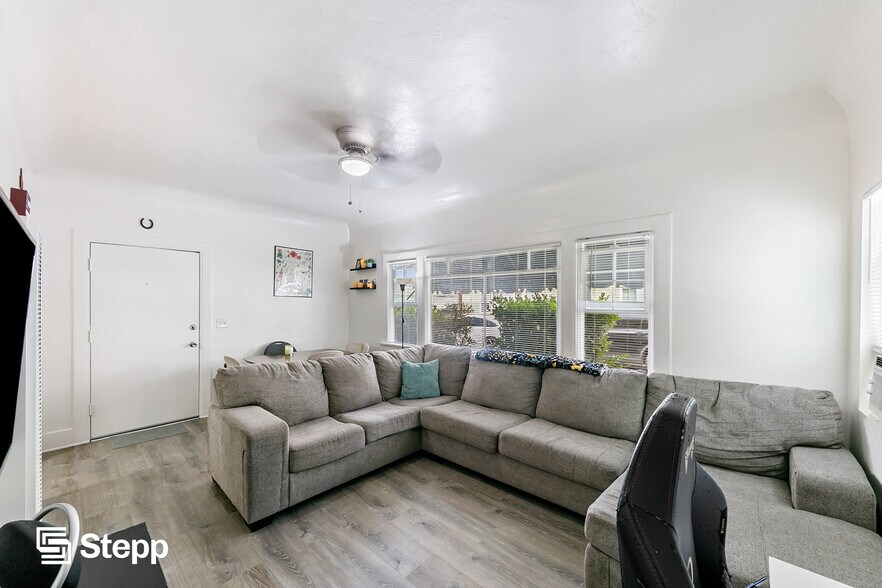421 N Rose Pl, Long Beach, CA à vendre - Photo de l’immeuble – Image 3 sur 10