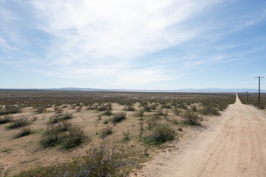 Glendower Ave, North Edwards, CA à vendre - Photo principale – Image 1 sur 9