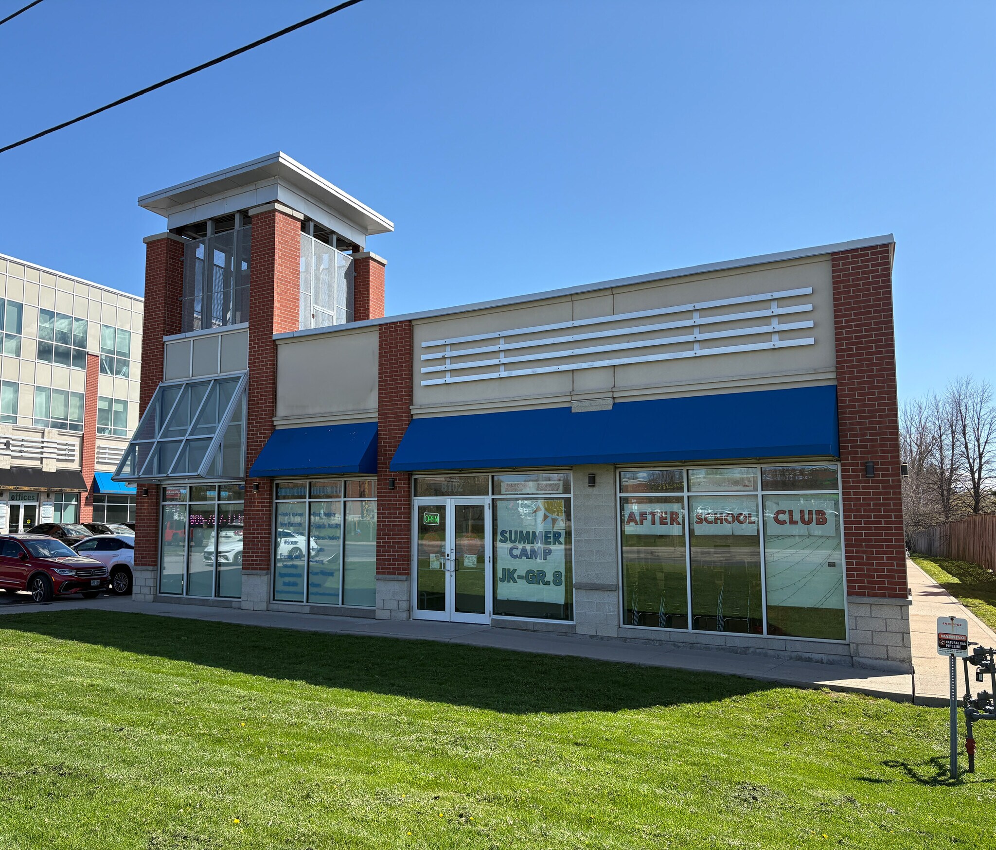 11685 Yonge St, Richmond Hill, ON à louer Photo de l’immeuble– Image 1 sur 2