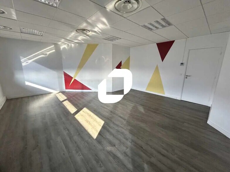 Bureau dans Ermont à louer - Photo intérieure – Image 1 sur 12