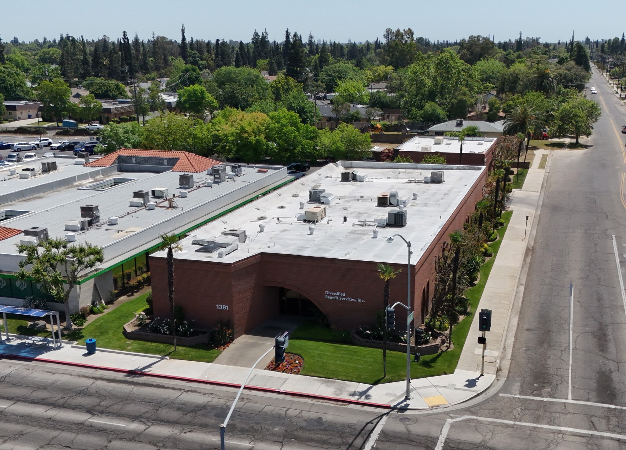 1391-1393 W Shaw Ave, Fresno, CA à louer Photo de l’immeuble– Image 1 sur 2