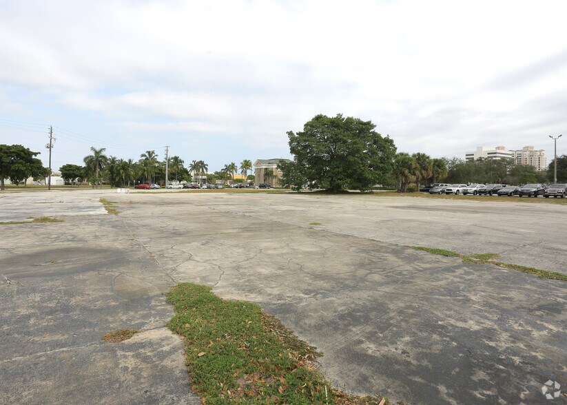 550 N Quadrille Blvd, West Palm Beach, FL à louer - Photo de l’immeuble – Image 2 sur 18