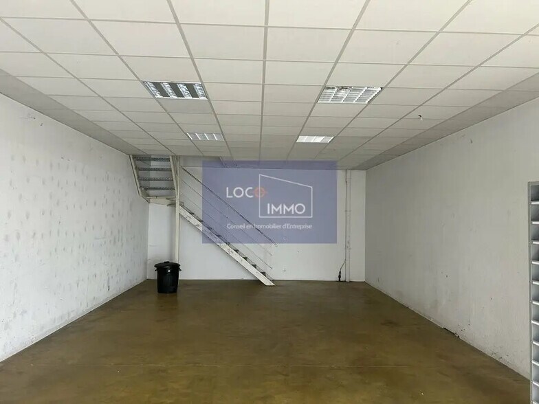 Local d’activités dans Bordeaux à louer - Photo de l’immeuble – Image 2 sur 8