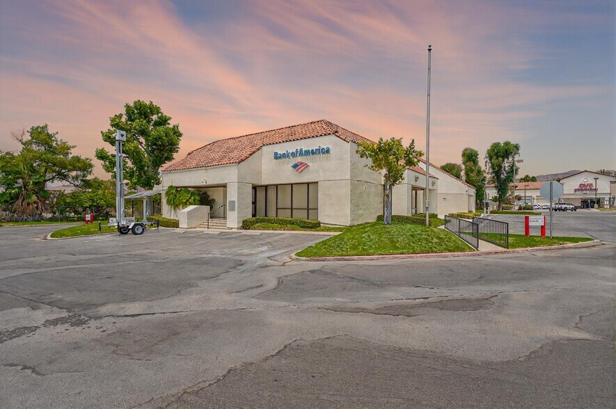 2495 Lakeshore Dr, Lake Elsinore, CA à vendre - Photo de l’immeuble – Image 2 sur 66