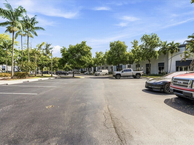 15481 SW 12th St, Sunrise, FL à vendre - Photo de l’immeuble – Image 3 sur 40