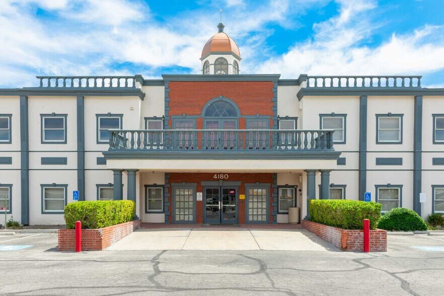 4160 S Pecos Rd, Las Vegas, NV à louer - Photo de l’immeuble – Image 3 sur 5