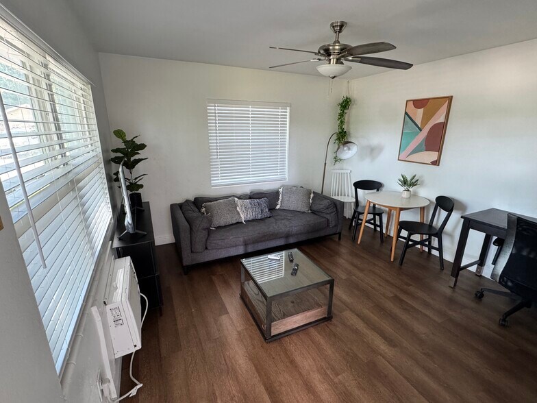 1466 De Leon St, Clearwater, FL à vendre - Photo de l’immeuble – Image 3 sur 5