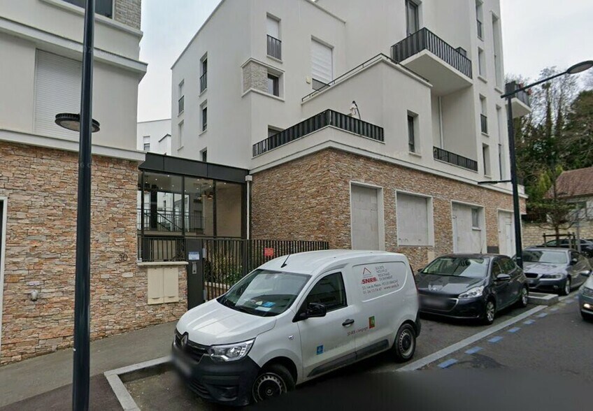 Local commercial dans Poissy à louer - Photo de l’immeuble – Image 1 sur 10