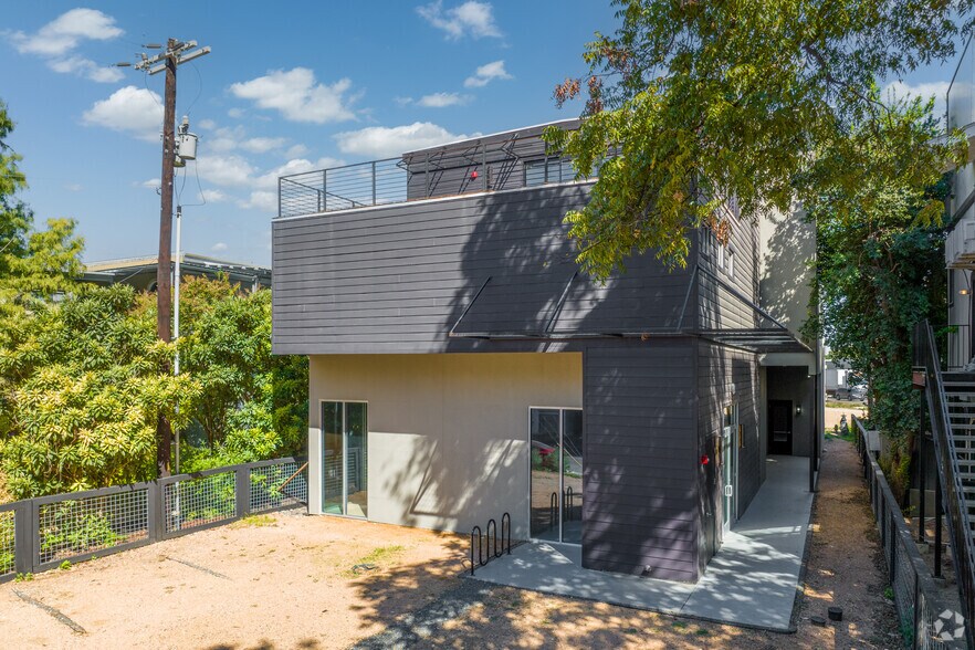 415 E Cevallos St, San Antonio, TX à louer - Photo de l’immeuble – Image 1 sur 37