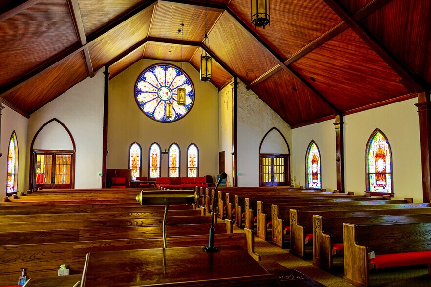 110 E Peoria St, Paola, KS à vendre - Photo de l’immeuble – Image 2 sur 3