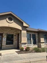 187 Elmhurst Dr, Kyle, TX à louer Photo de l’immeuble– Image 1 sur 8