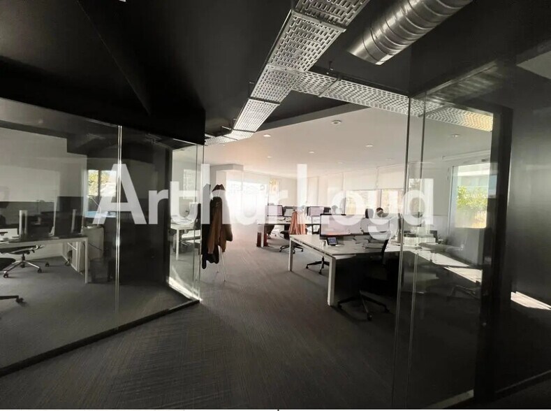 Bureau dans Caen à louer - Photo de l’immeuble – Image 2 sur 5