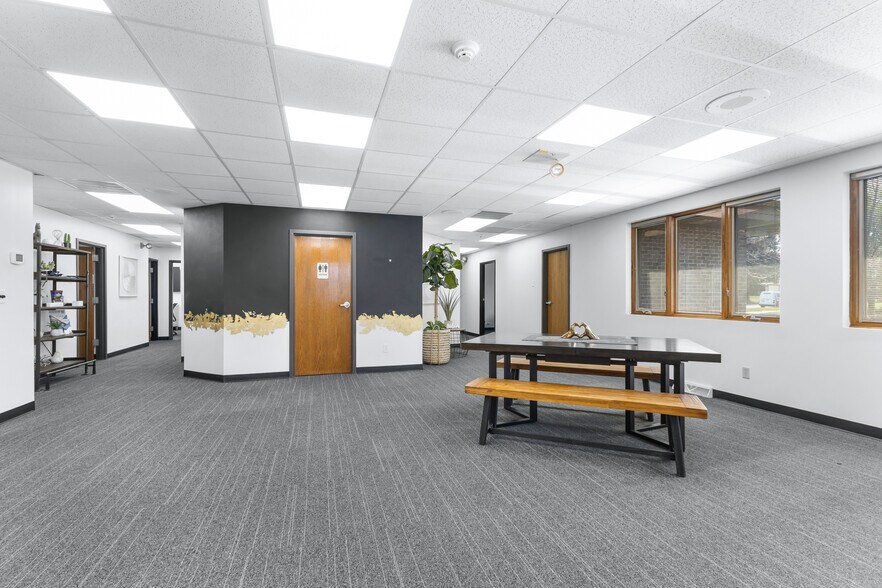 277 N 9th St, De Pere, WI à louer - Photo de l’immeuble – Image 2 sur 17