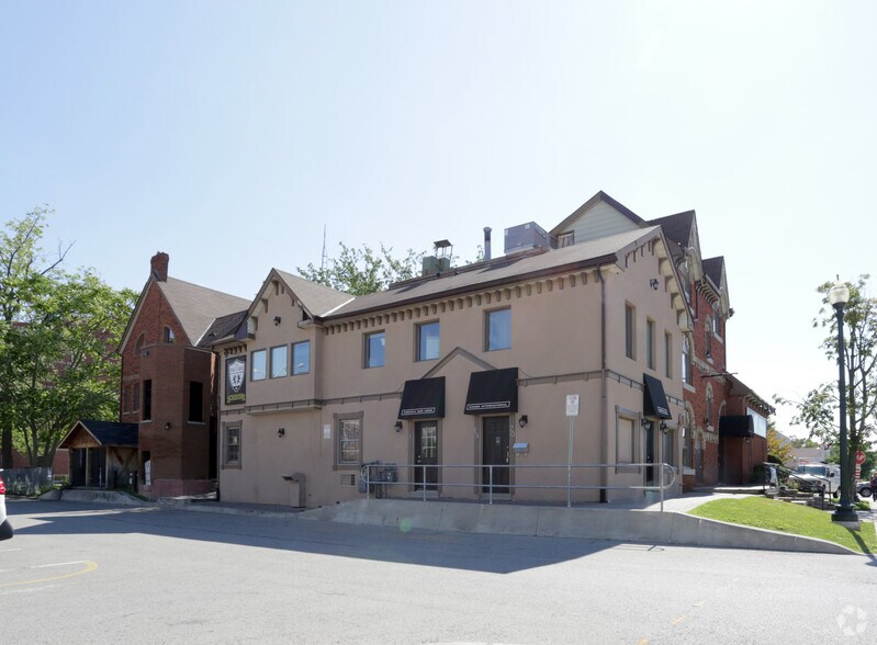 323 Church St, Oakville, ON à louer - Photo de l’immeuble – Image 3 sur 3