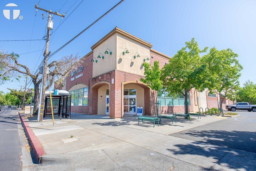 4830 J St, Sacramento, CA à vendre - Photo principale – Image 3 sur 11