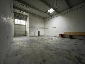 Local d'activités dans Pierrefitte-sur-Seine à vendre Photo intérieure– Image 2 sur 4